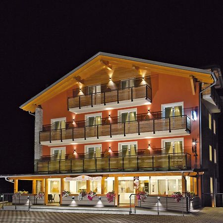 Hotel Gran Vacanze Rooms & Apartments Дімаро Екстер'єр фото